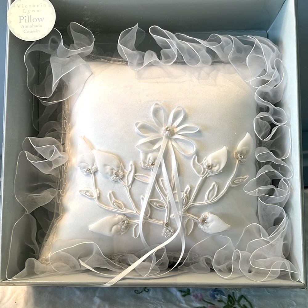 New Victoria Lynn Pillow